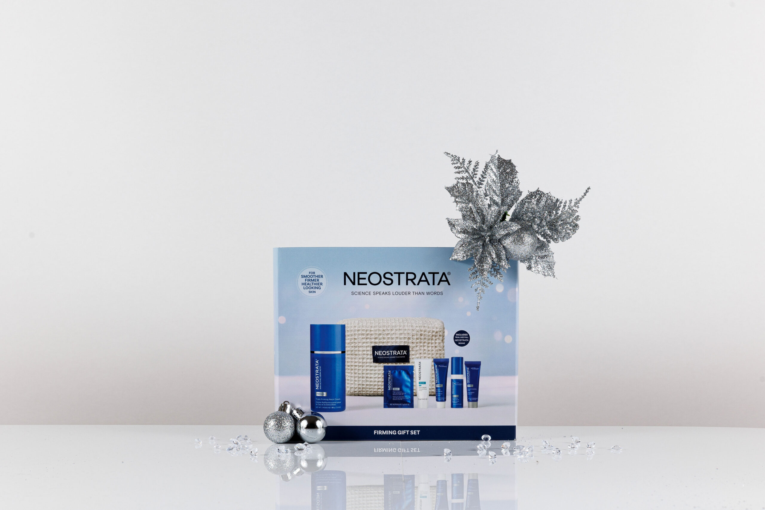 NEOSTRATA Firming Gift Set gift box with Christmas decorations