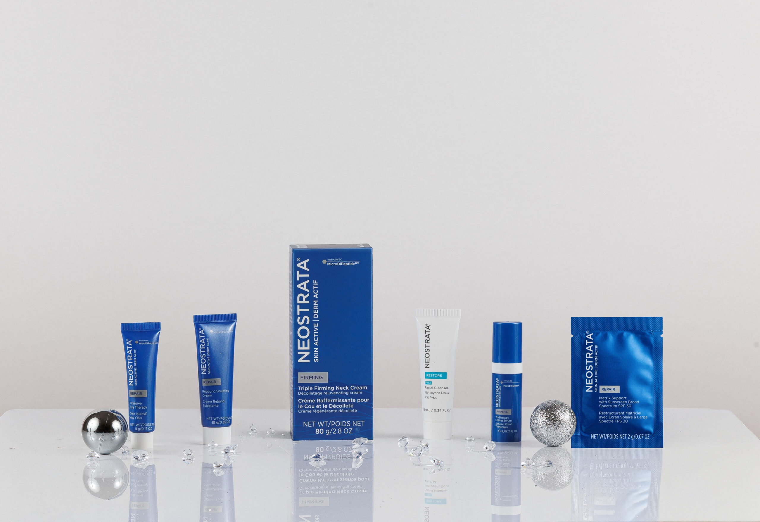 Triple Firming Neck Cream 80g with five trial-size skincare products in the NEOSTRATA Firming Gift Set