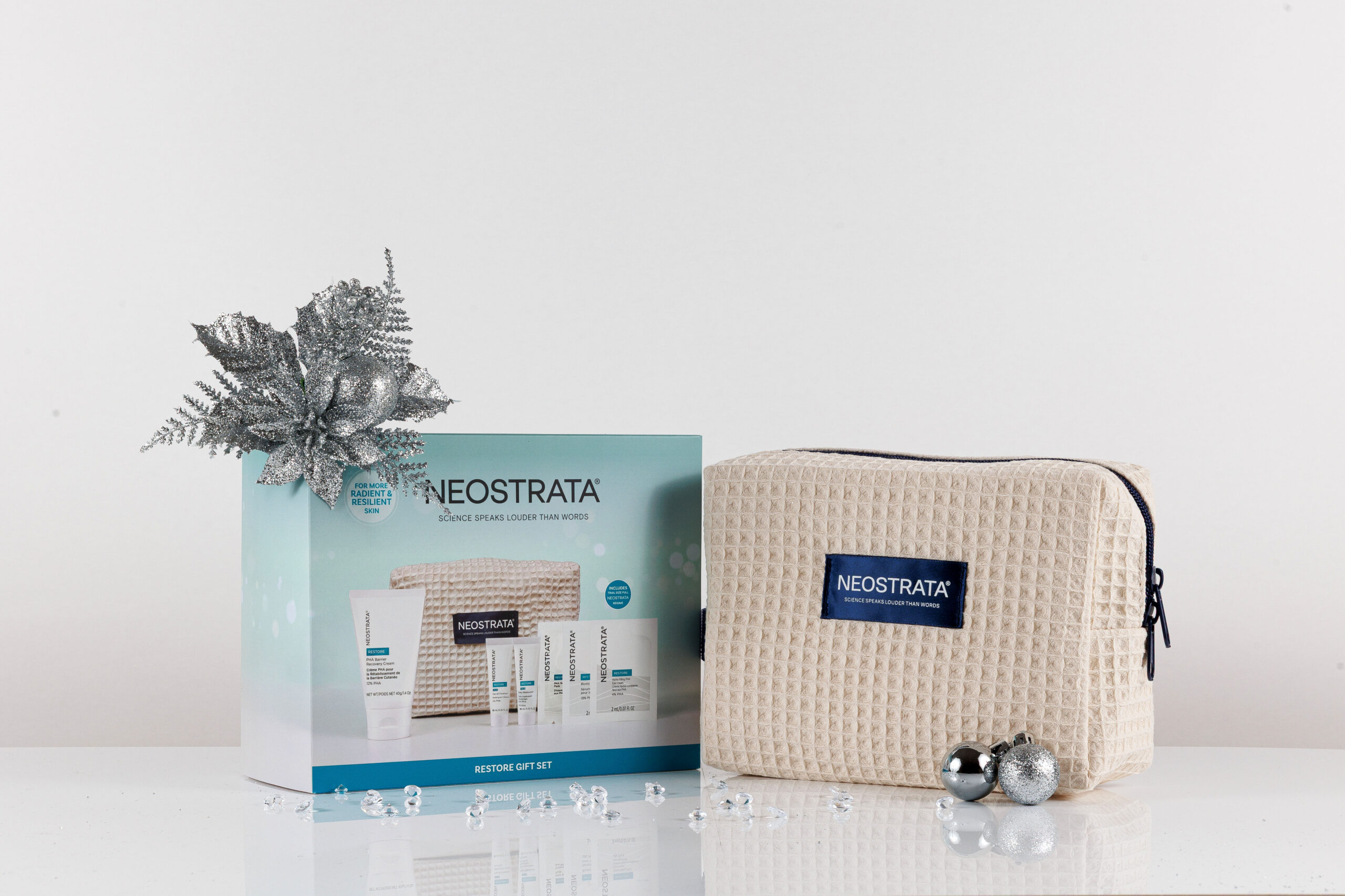NEOSTRATA Restore Gift Set gift box and cream beauty bag