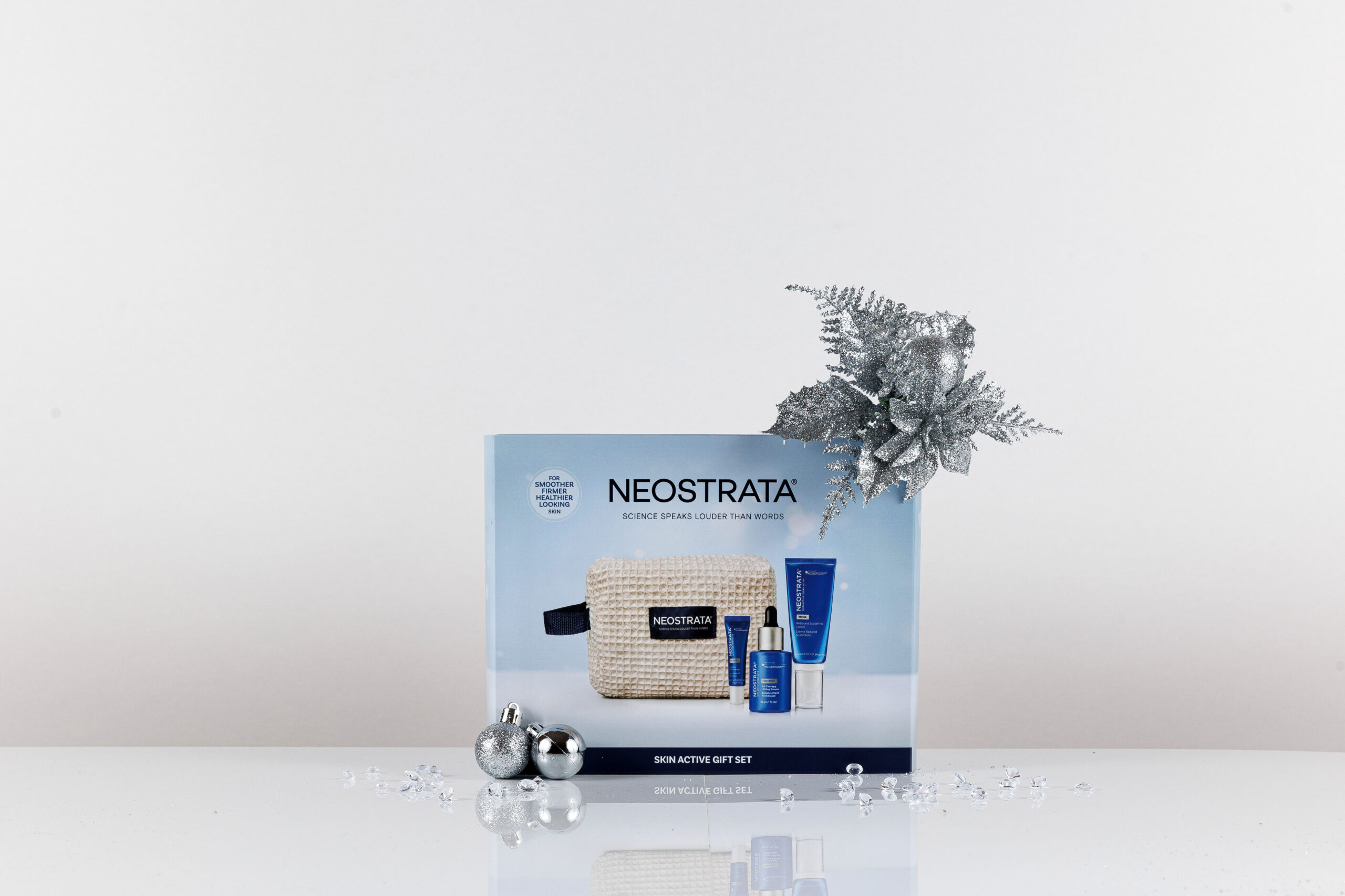 NEOSTRATA Skin Active Gift Set gift box with Christmas decorations